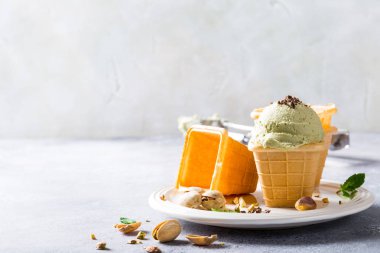 Gözleme bardak fıstıklı dondurma ile