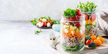 Cam Quinoa salata