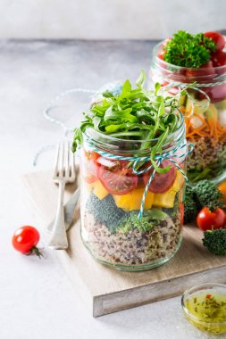 Cam Quinoa salata