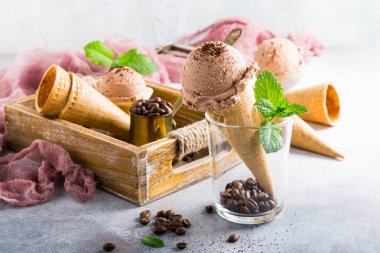 Gözleme koniler çikolatalı dondurma ile