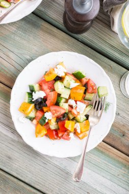 Yumuşak keçi peyniri salatası