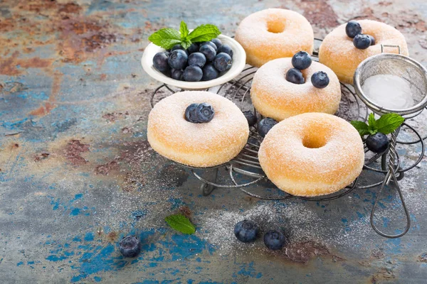 Donuts caseiros com açúcar — Fotografia de Stock