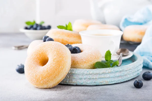 Donuts caseiros com açúcar — Fotografia de Stock