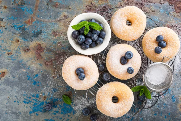 Donuts caseiros com açúcar — Fotografia de Stock