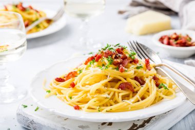 İtalyan makarna carbonara