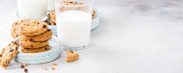 Galletas con chips de chocolate — Foto de Stock