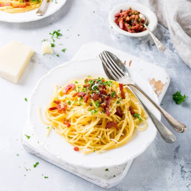İtalyan makarna carbonara