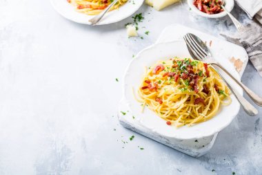 İtalyan makarna carbonara