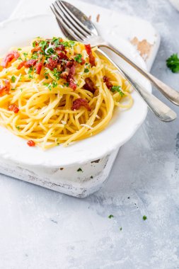 İtalyan makarna carbonara