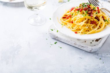 İtalyan makarna carbonara