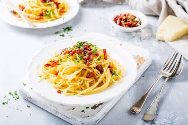 İtalyan makarna carbonara