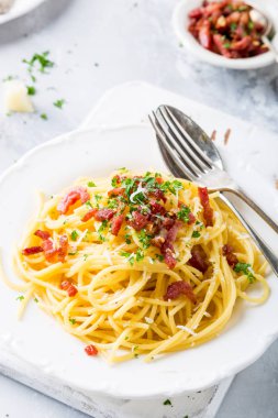 İtalyan makarna carbonara