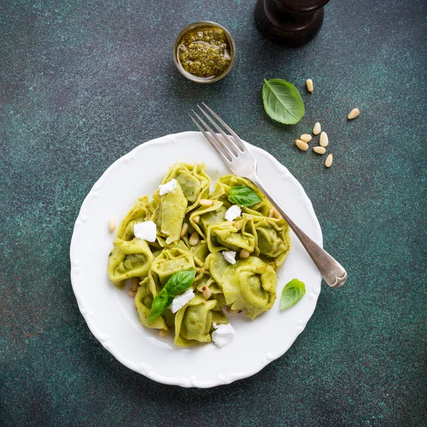 Tortelloni italiani fatti in casa — Foto Stock