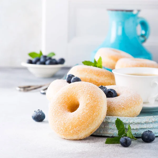 Donuts caseiros com açúcar — Fotografia de Stock