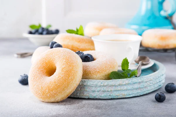 Donuts caseiros com açúcar — Fotografia de Stock