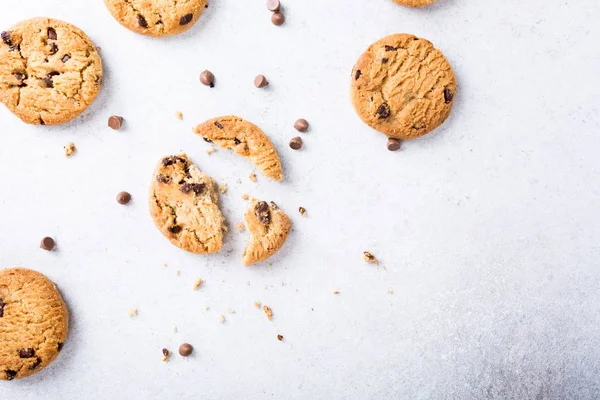 Çikolata parçacıklı kurabiye.