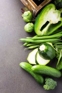 Arka plan çeşitli yeşil sebzeler ile