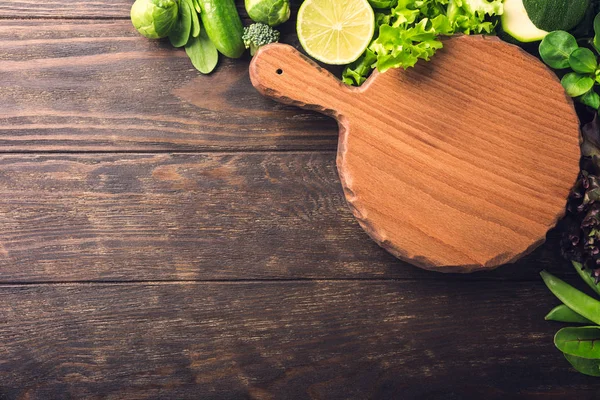 Antecedentes com legumes verdes variados — Fotografia de Stock