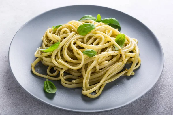 Linguine with green pesto — Stock Photo, Image