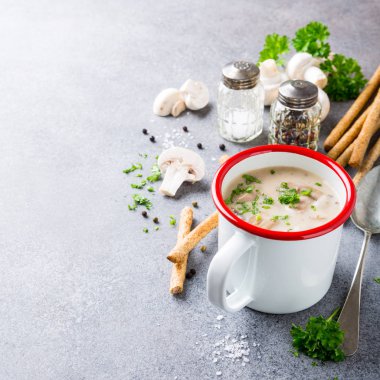 Ev yapımı mantar çorbası şampiyonu.