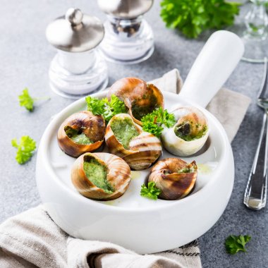 Salyangoz sarımsak otlar tereyağı ile