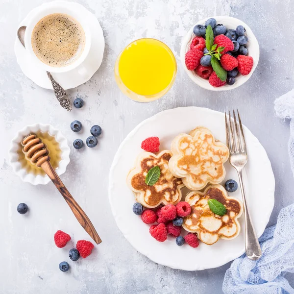 Frokost med whiskypannekaker – stockfoto