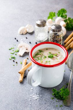 Ev yapımı mantar çorbası şampiyonu.