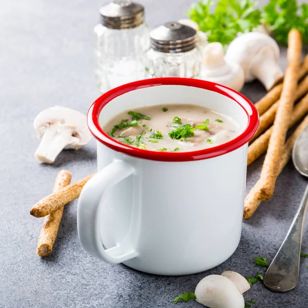 Ev yapımı mantar çorbası şampiyonu.