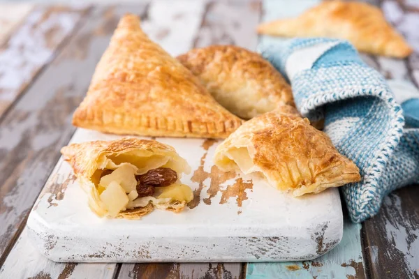 Puff pastry triangles — Stock Photo, Image