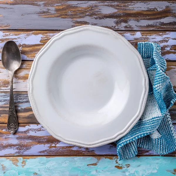 Bílý prázdný talíř — Stock fotografie