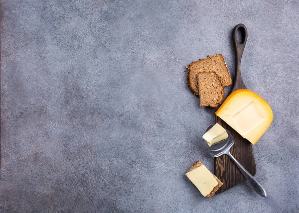 Delicioso queijo Gouda — Fotografia de Stock