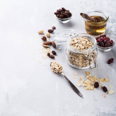 Ev yapımı yulaf ezmesi granola için malzemeler