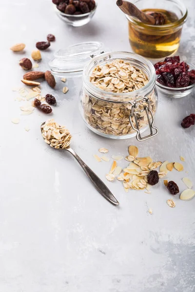 Ev yapımı yulaf ezmesi granola için malzemeler