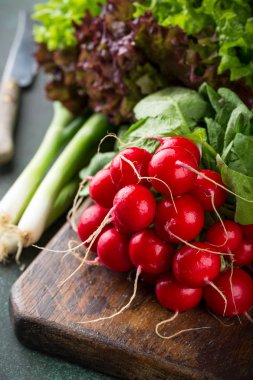 Büyük Demet taze ham turp