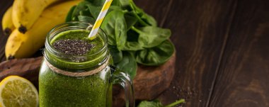 Ispanaklı cam sağlıklı yeşil smoothie