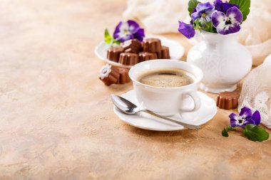 kahve çikolata şekerleme ile