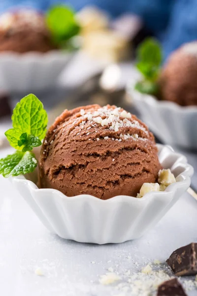 Chocolate ice cream in white bowl. — Stock Photo, Image