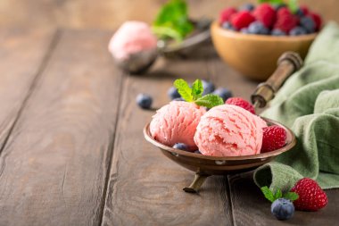 Ahududu Ice cream bakır kase.