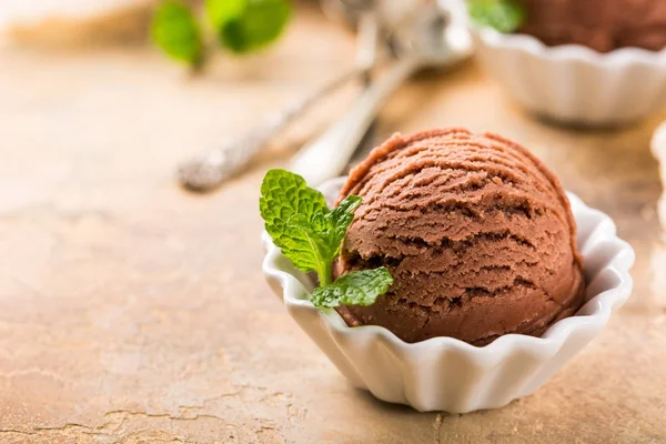 Chocolate ice cream in white bowl. — Stock Photo, Image