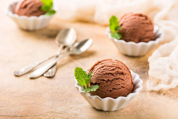 Chocolate ice cream in white bowl. — Stock Photo, Image