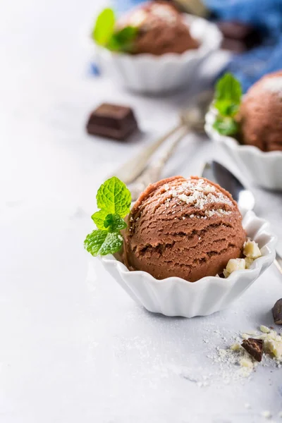 Chocolate ice cream in white bowl. — Stock Photo, Image