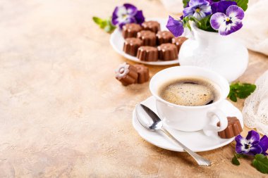 kahve çikolata şekerleme ile