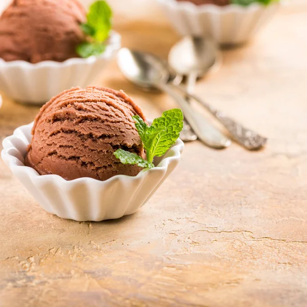 Chocolate ice cream in white bowl. — Stock Photo, Image