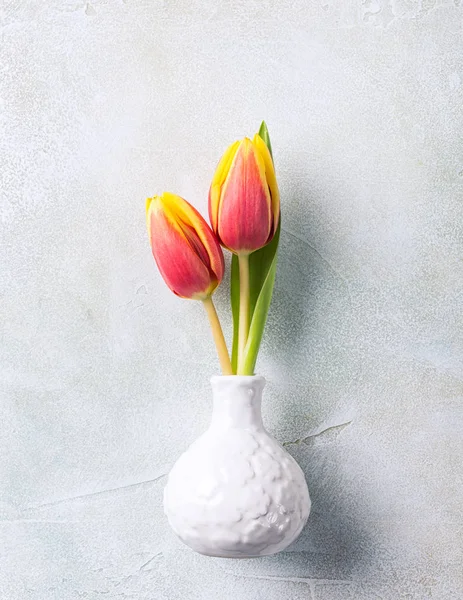 Pasen samenstelling met lente tulpen — Stockfoto