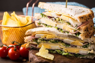 Taze kulüp sandviçi