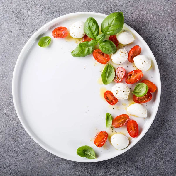 Delicious caprese salad — Stock Photo, Image