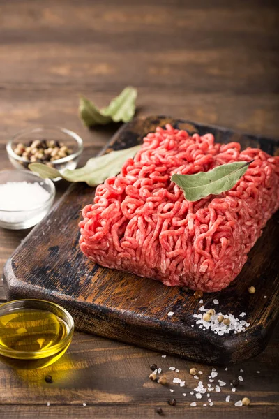 Carne macinata fresca cruda di manzo — Foto Stock