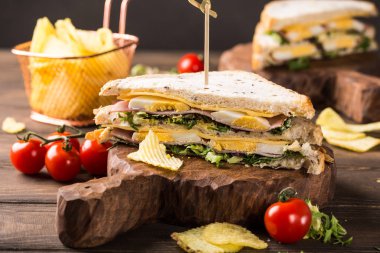 Taze kulüp sandviçi