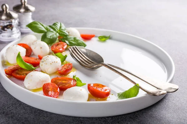 Deliciosa salada caprese — Fotografia de Stock