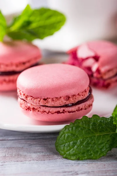 French raspberry macarons — Stock Photo, Image